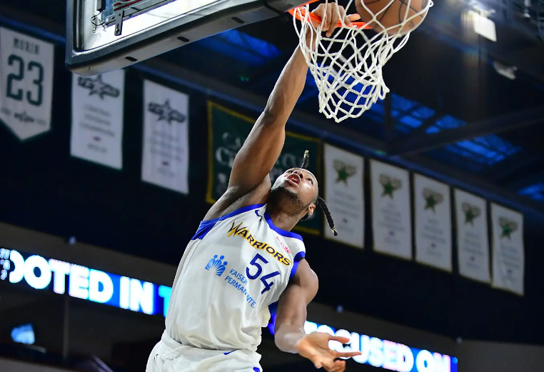 九游体育-略显平淡了一些，前马刺内线在勇士二队需要打出更高的统治力？