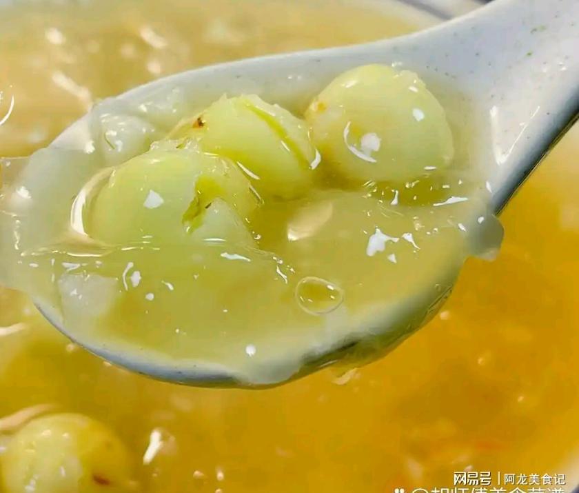 莲子和它天生一对，再贵也值得吃！慢火熬煮一锅，特养人、有滋味